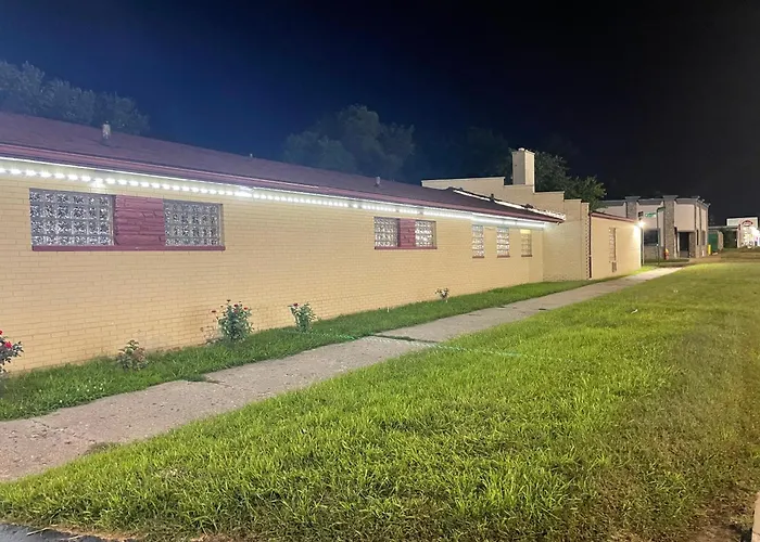 Deluxe Inn