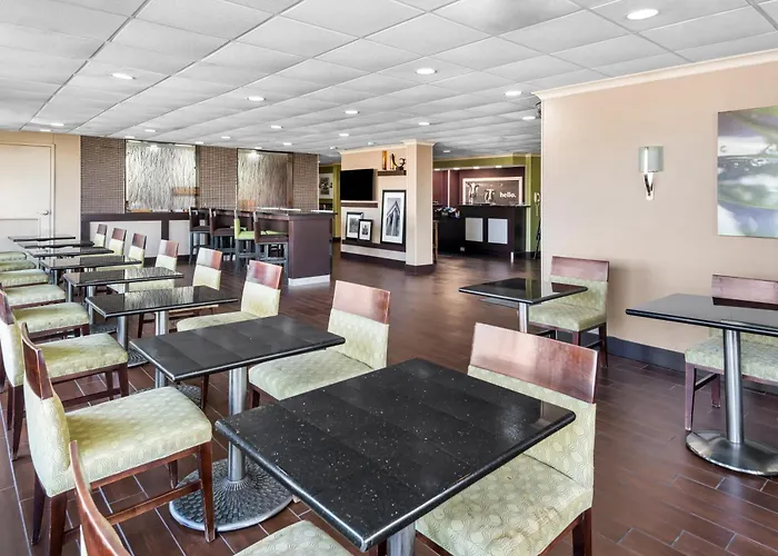 Hampton Inn Northeast/Castleton