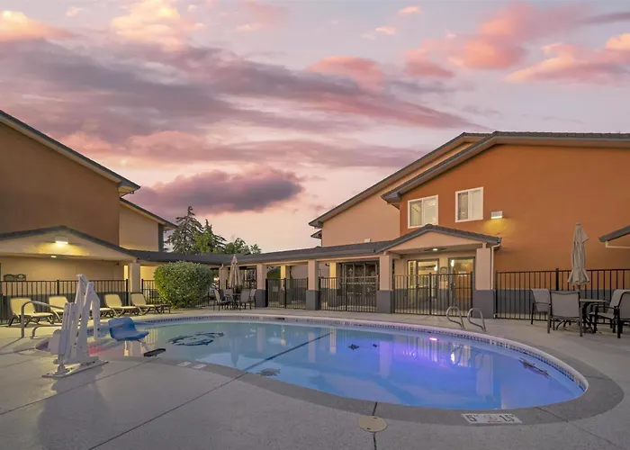Best Western Antelope Inn & Suites