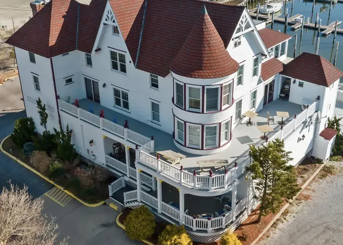Tavern On The Bay Hotel - Frank Sinatra Suite