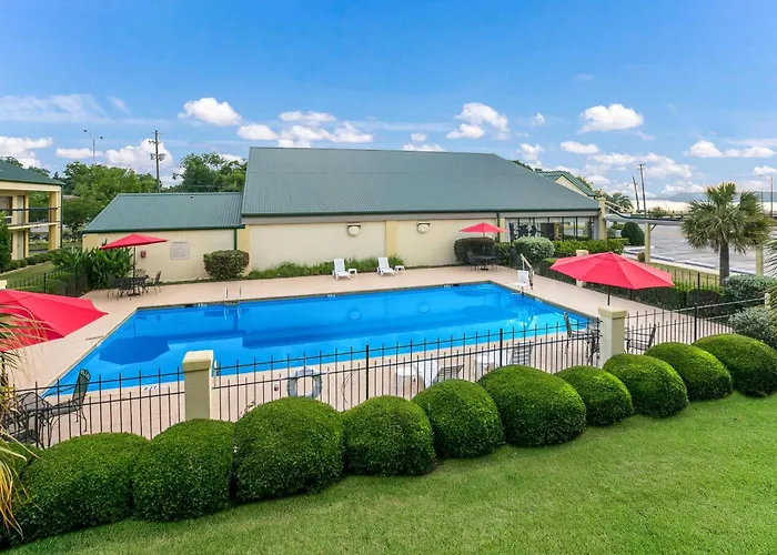 Quality Inn & Suites Near Lake Eufaula