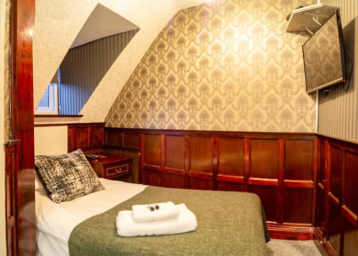 Quayside Hotel & Bar