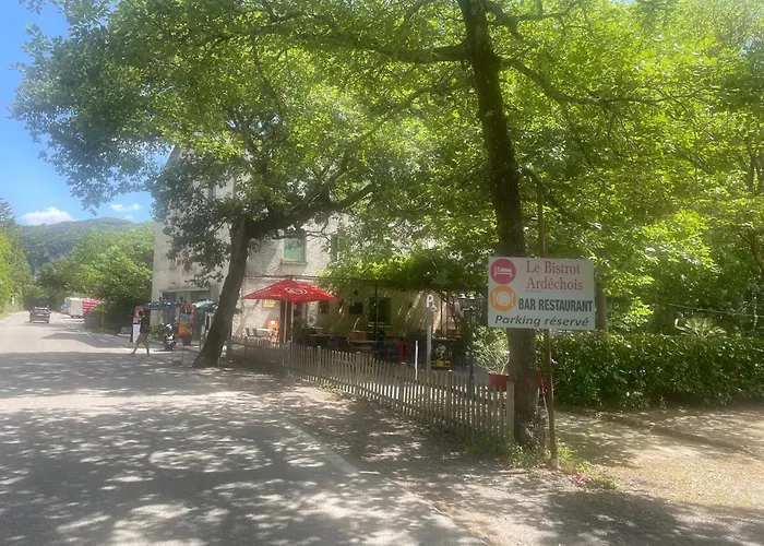 Hotel le bistrot ardéchois by Papytof à Vallon-Pont-dʼArc