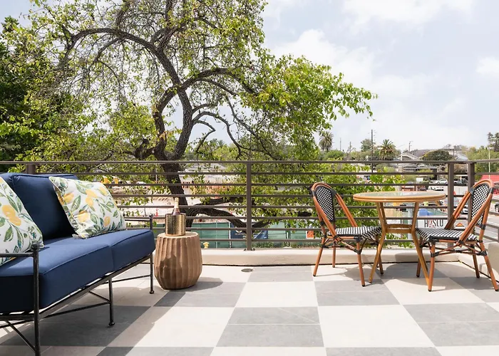 Petit Soleil - Bed, Breakfast And Bar