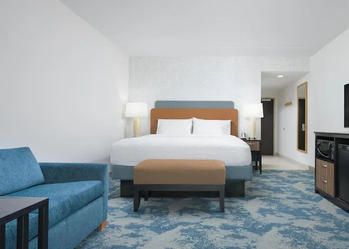 Hampton Inn & Suites /Hamilton Place