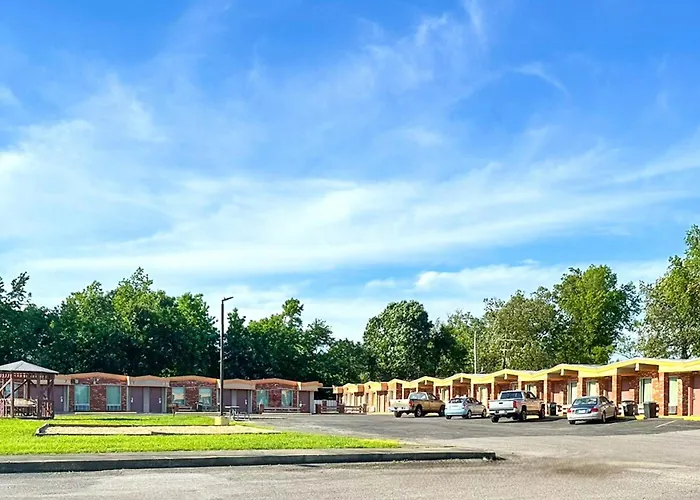 Oyo Hickory House Inn