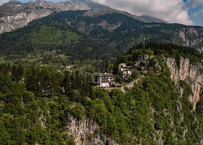 Hotel Castel Mani San Lorenzo Dorsino