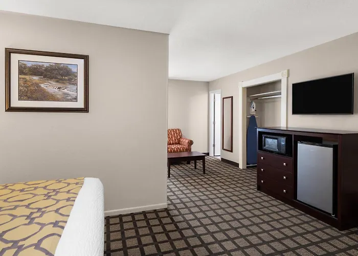 Baymont By Wyndham Jefferson City