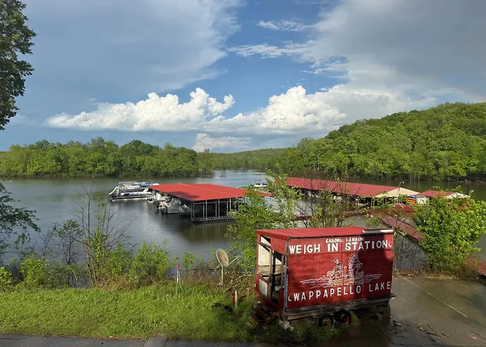 Chaonia Landing Resort Marina & Guide Services