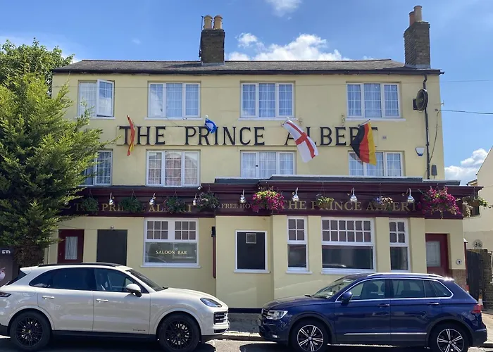The Prince Albert, Whitton