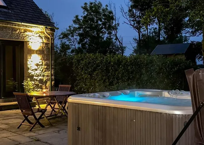 Bluebell Cottage - With Hottub