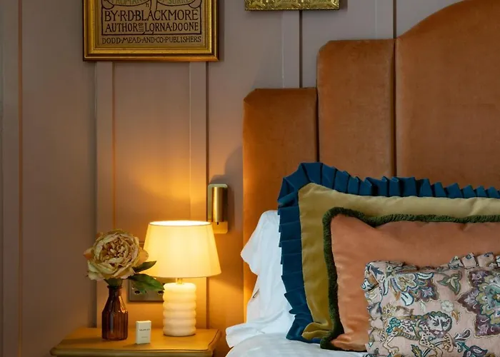 Ragged Robin - A Heartwood Inn