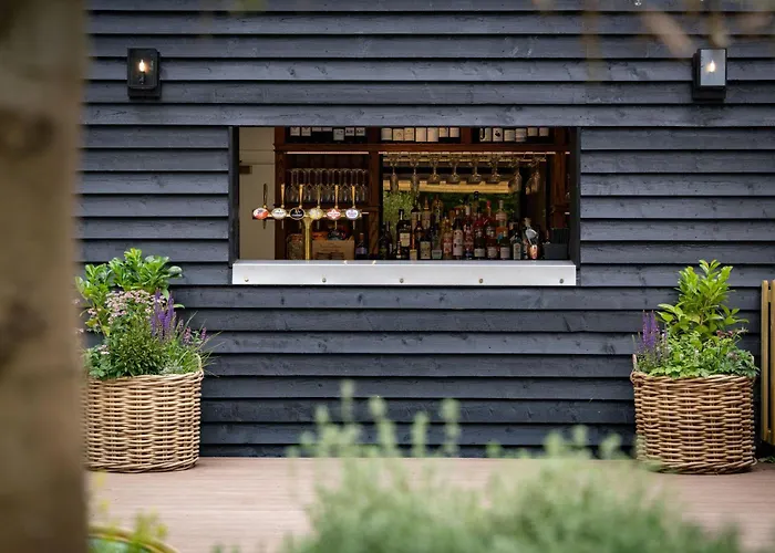 Ragged Robin - A Heartwood Inn