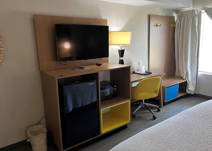 Days Inn By Wyndham West Des Moines - Clive