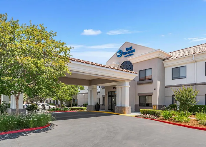 Best Western Valencia/Six Flags Inn & Suites