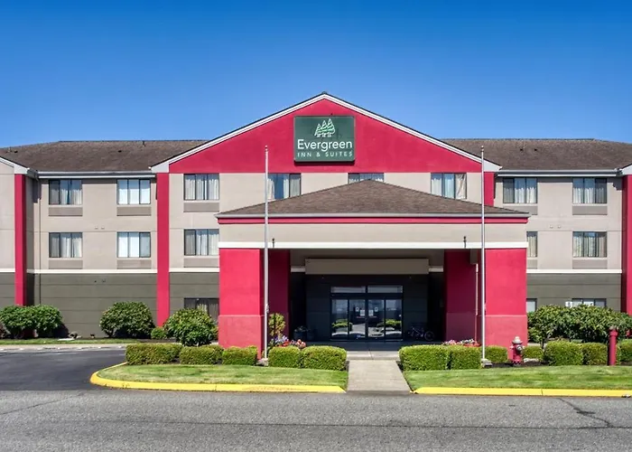 Evergreen Inn & Suites