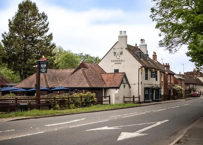 Cromwell Arms Country Pub With Rooms Romsey
