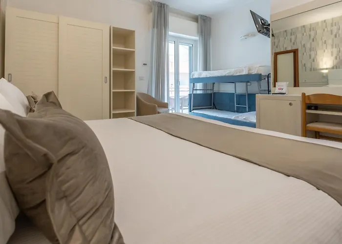 Club Hotel - Fronte Mare con Depandance adiacente Riccione