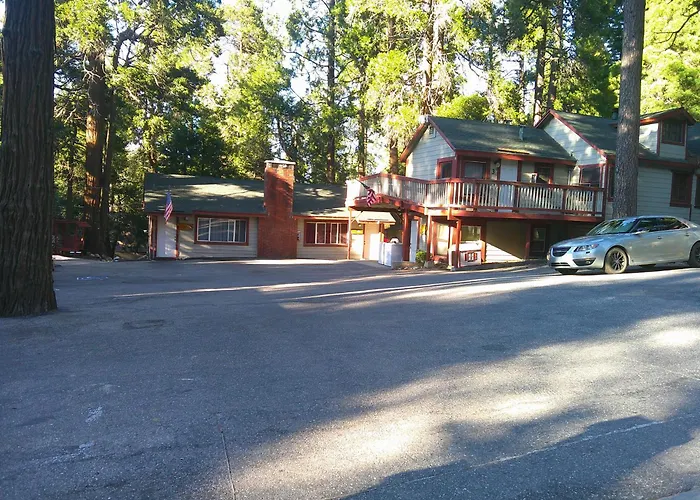 Crest Lodge Historic Mountain