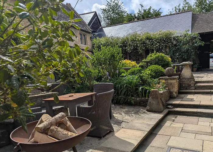 Crown At Shipton