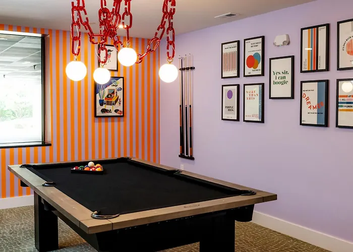 Hive House Hotel Cary
