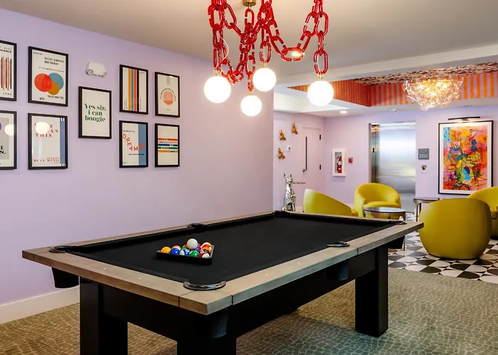 Hive House Hotel Cary