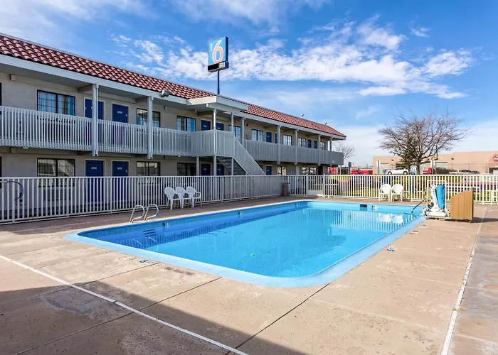 Motel 6-, Tx - East