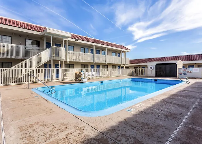Motel 6-, Tx - East