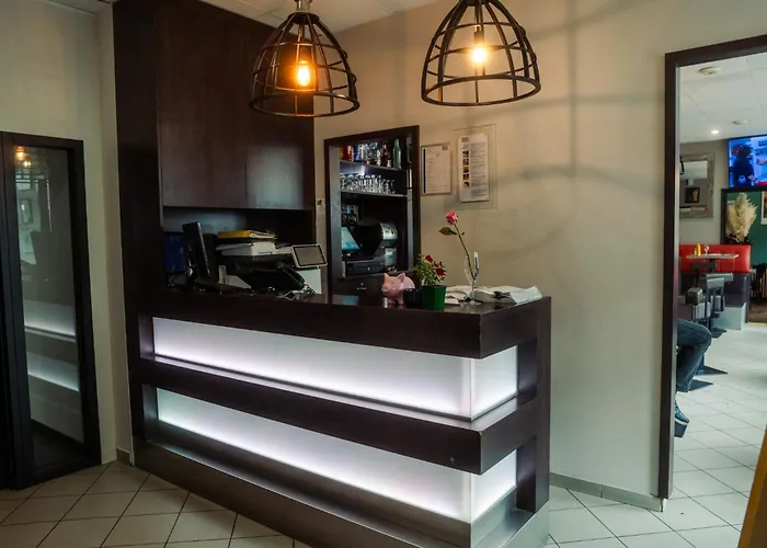 Logis -Hotel & Restaurant De La Place