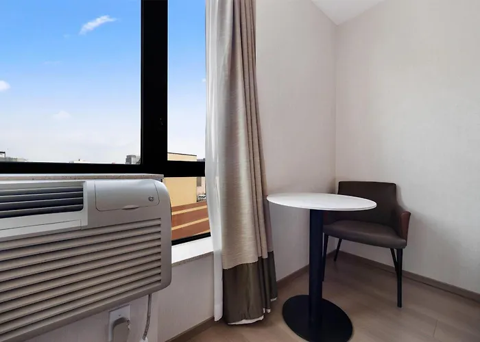 Ramada By Wyndham Flushing Queens
