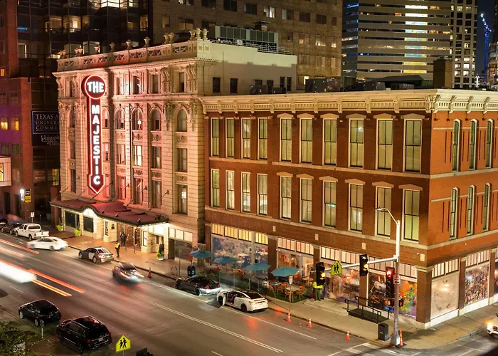 Holiday Inn Express Dallas Market Center By Ihg