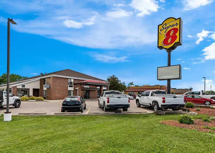 Super 8 By Wyndham Watertown Wi