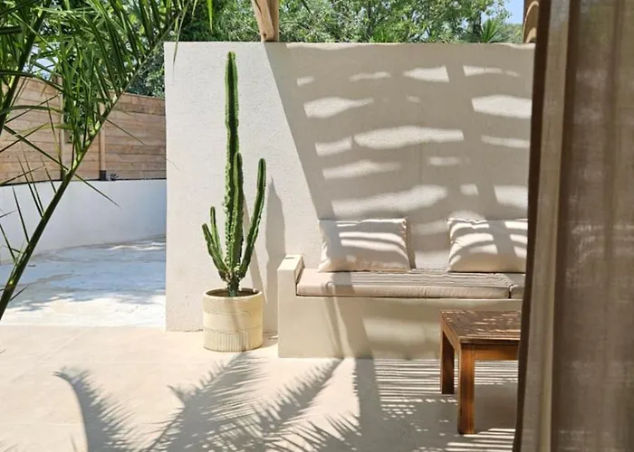 Le Clos des Délices - Love Room - Chambre avec spa, terrasse et parking privatif