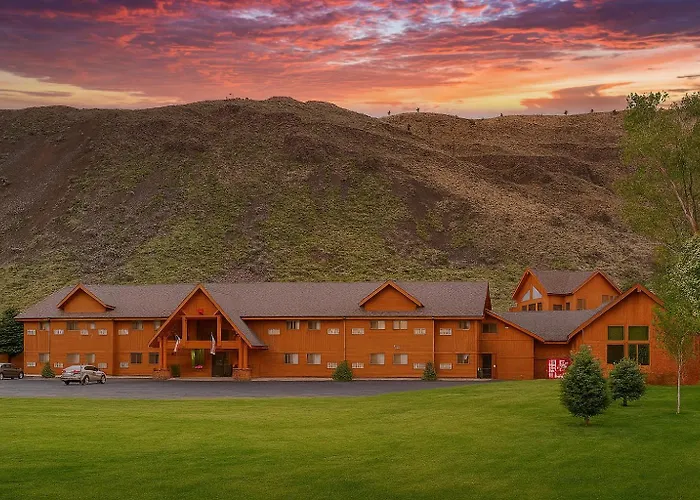 Yellowstone Village Inn And Suites