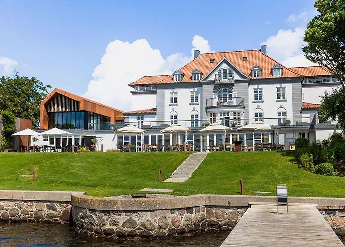 Sixtus Sinatur Hotel & Konference