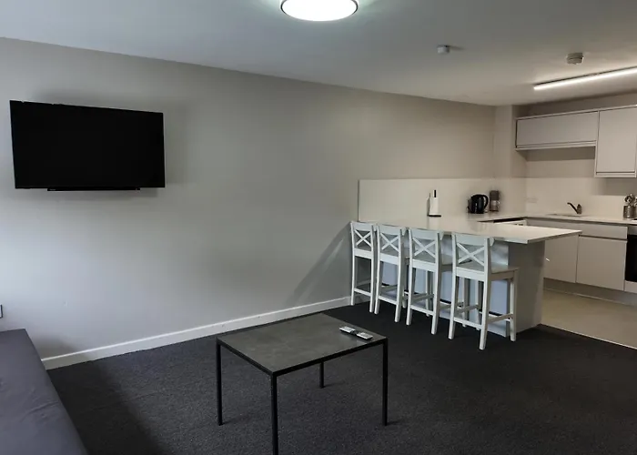 Ryan I Air I Bnb - 102 Mill Street - Free Parking