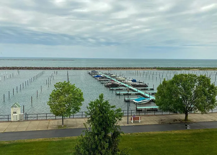Clarion Hotel Conference Center On Lake Erie