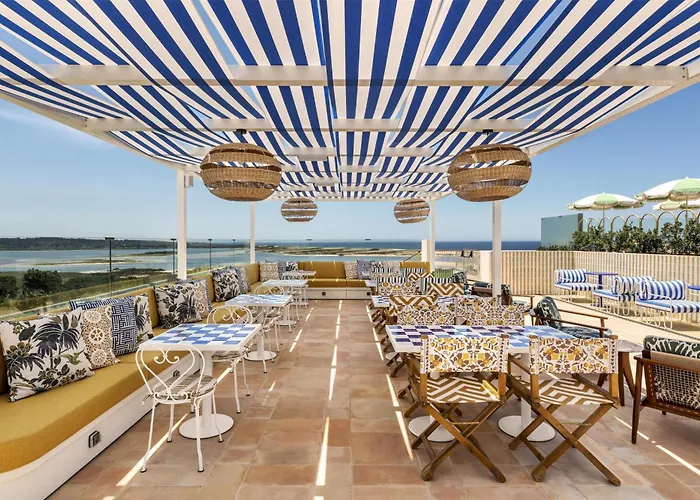 Amarello Hotel Praia Santo André, Tapestry Collection by Hilton