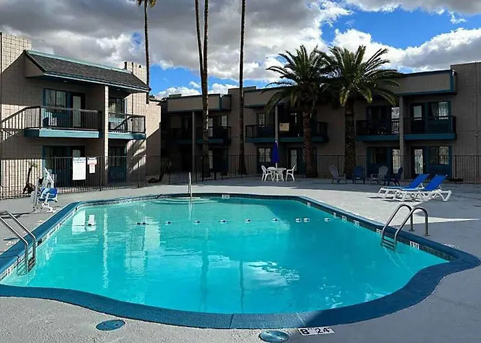 Super 8 By Wyndham Mesa Downtown Near Convention Center