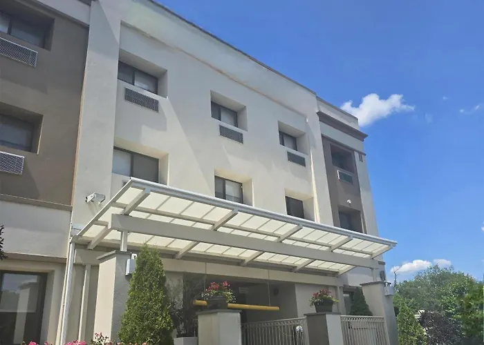 Best Western Roslyn-Long Island Hotel