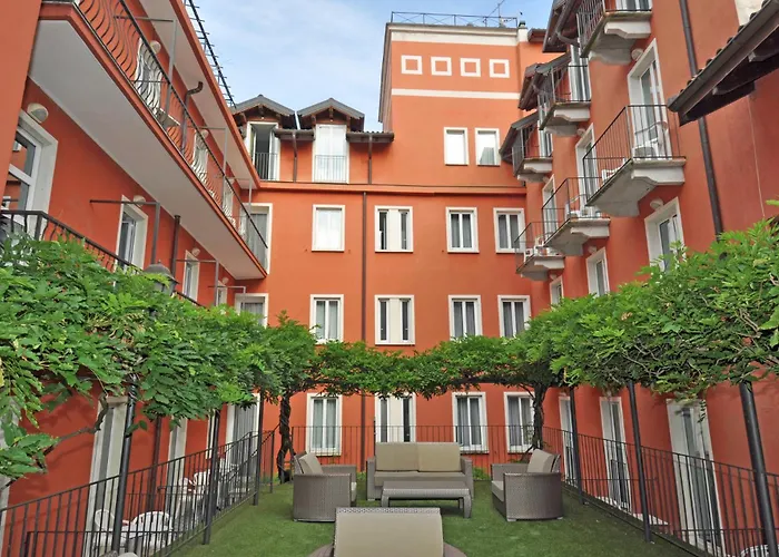 Cavour 30Tre - Moderno Per Tradizione Hotel Stresa