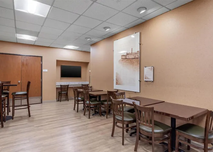 Best Western Plus Oak Harbor Hotel & Conference Center