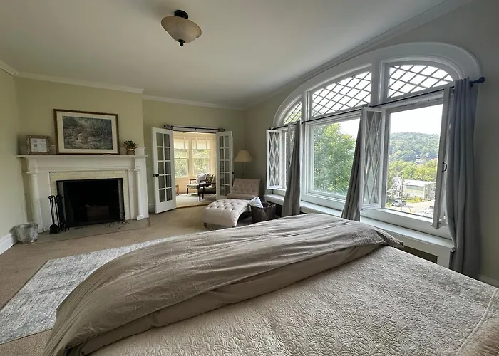 Franklin Manor Bed And Breakfast
