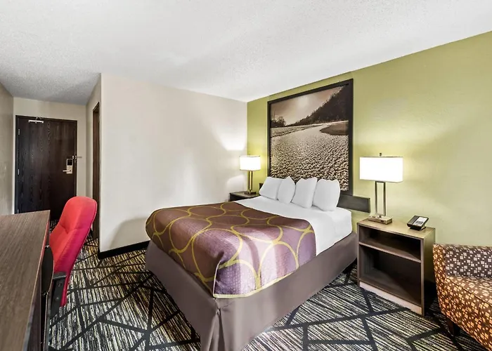 Super 8 By Wyndham Independence Kansas City