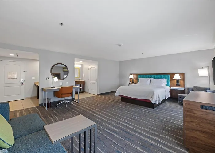 Hampton Inn & Suites Madera
