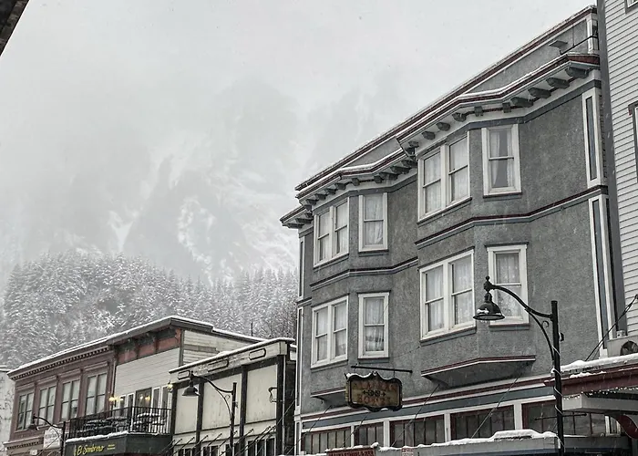 Alaskan Hotel And Bar