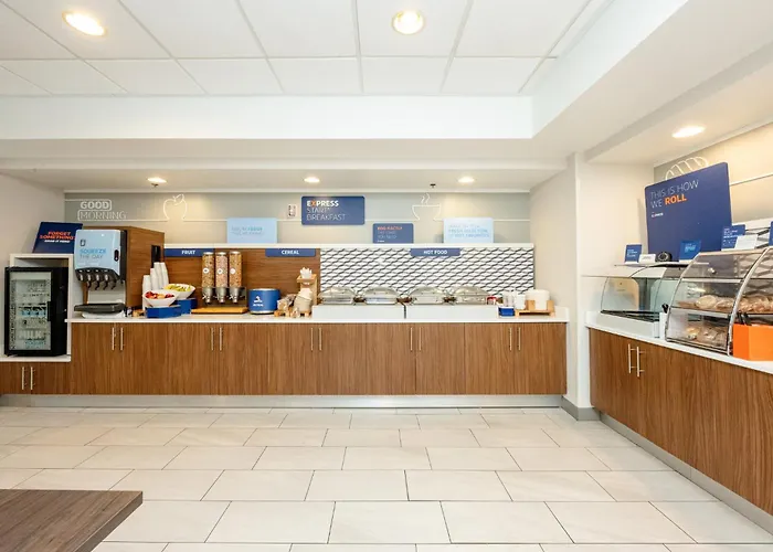Holiday Inn Express Hotel & Suites Charleston - Northwoods By Ihg