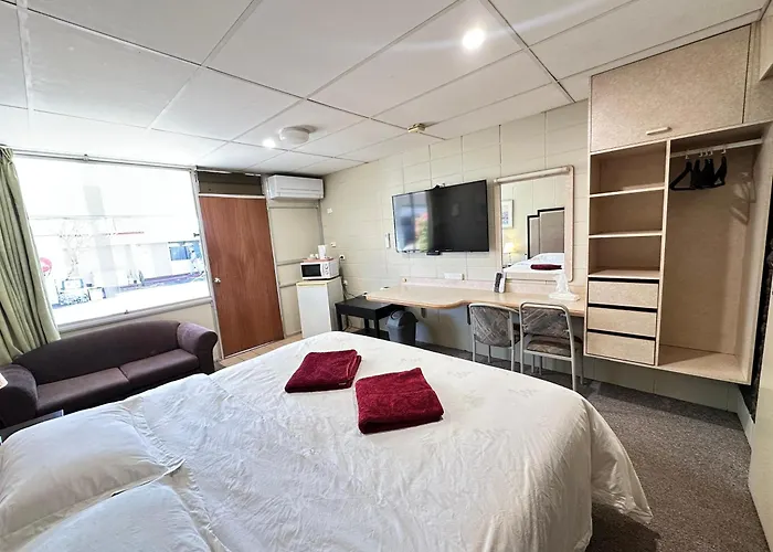 Inland Oasis Motel
