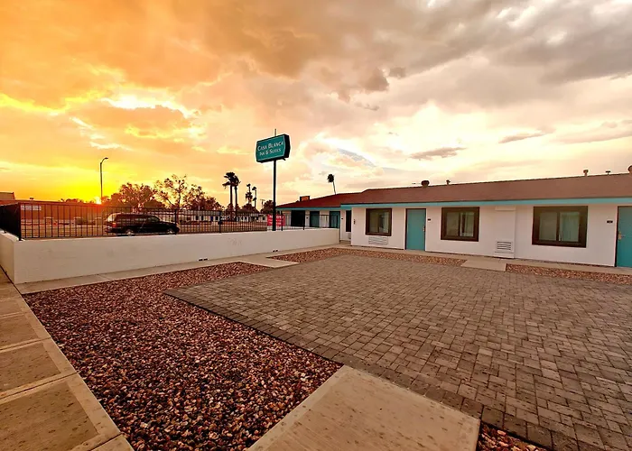 Casa Blanca Inn And Suites