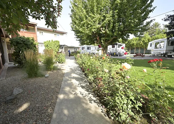 Maple Leaf Motel & Rv Park Resort